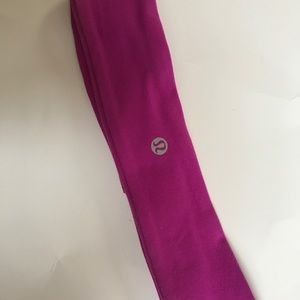 Price drop! Lululemon Pink Headband💓🌸